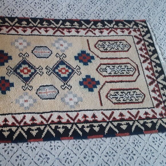 Beautiful Multicolor 2 x 4 Wool Rug (NO LABEL) - Picture 3 of 5